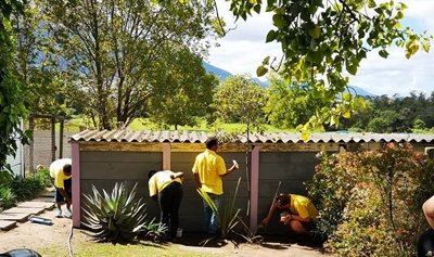 Volunteers brighten the lives of pups at Oudtshoorn Dogs in Need