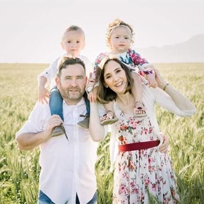 Karen Swanepoel spreek mense toe
