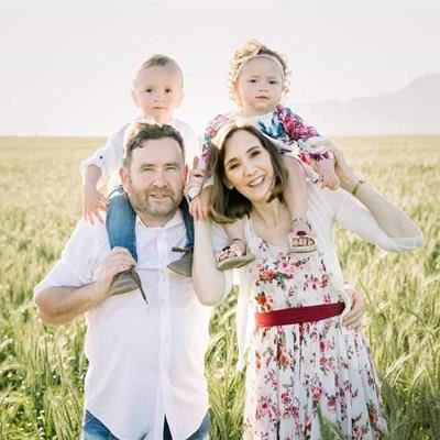 Karen Swanepoel spreek mense toe