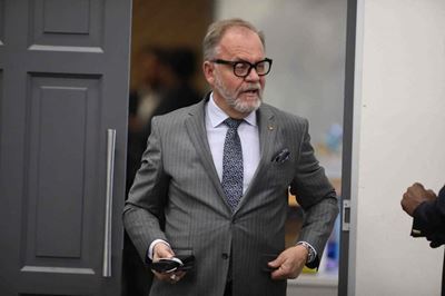 Carl Niehaus arrested while live on television
