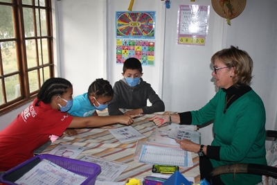 Kingswood se omgeevroue help kinders