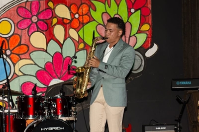 Saxophonist (17) wows with first solo concert