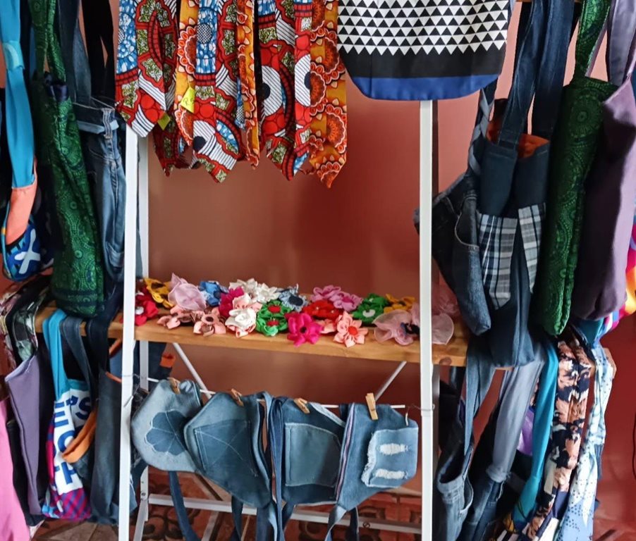 Dis trots handgemaak by Makadas-markfees