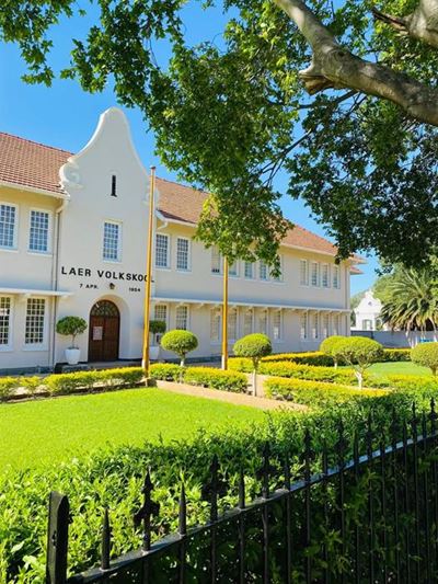 Laer Volkskool amptelik 100 jaar oud
