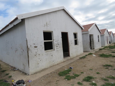Thembalethu residents not happy about housing project