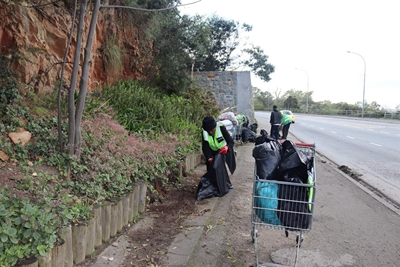 Homeless enlisted to help clean up