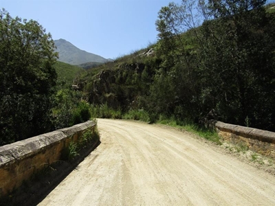2 female cyclists escape cycle-jacking in Montagu Pass