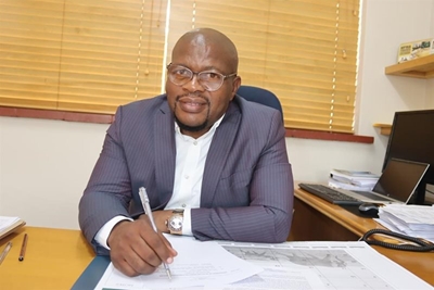 Sebola out as Knysna Municipal Manager