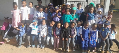 Tinkerbell-voorskoolsentrum hou loopbaandag vir kleuters