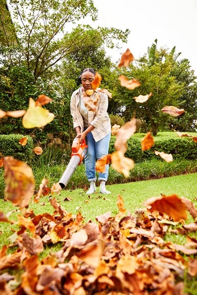 5 Alternate uses for your leaf blower 