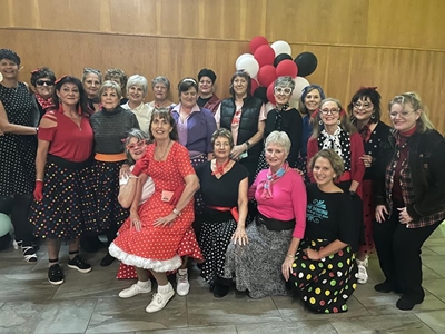 Lyndansers geniet die "Boogie in the Bay"