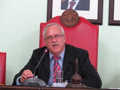 Oudtshoorn-bates word nie verkoop nie
