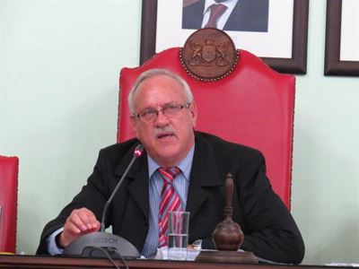 Oudtshoorn-bates word nie verkoop nie