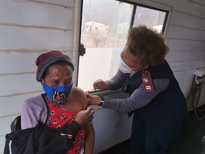 Residents in Kroonvale and Adendorp get the jab