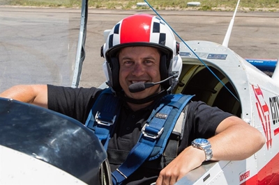 Aerobatics champion dies