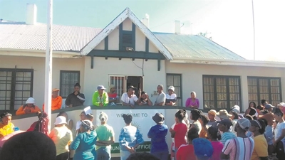 Willowmore se werkloses maak geraas