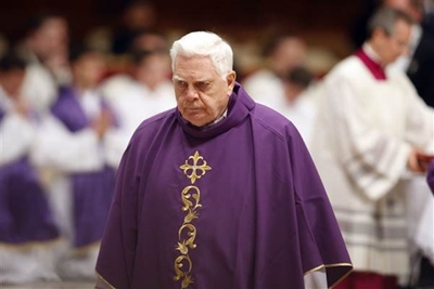 Cardinal Bernard Law: Disgraced US cardinal dies in Rome