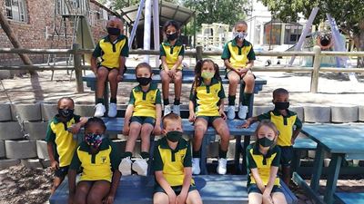 Eerste gemaskerde treë van skooljaar