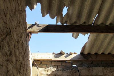 Halfgeboude huis kopseer vir bure