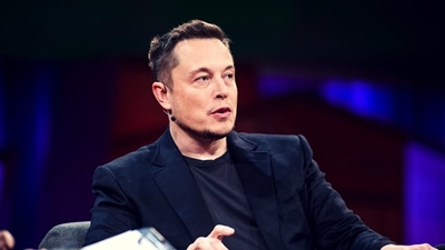 Elon Musk bores tunnel to revolutionize city driving