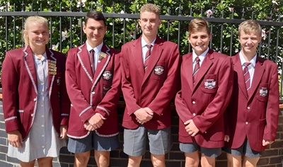 10 medaljes vir Volksie-swemmers