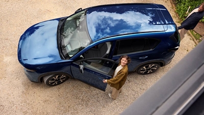 Mazda develops new body colour, “Navy Blue Mica”