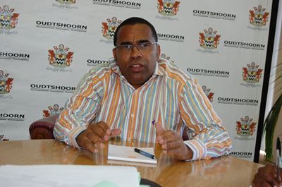 Oud-munisipale bestuurder baklei voort