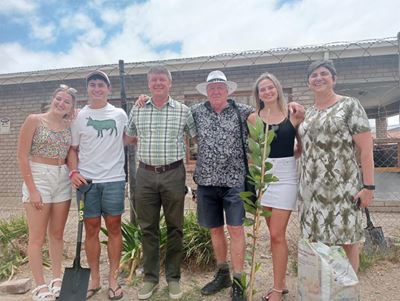 Matriekbaai skenk 2 000 bome aan Mosselbaai