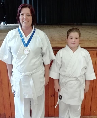 Plaaslike karatekas presteer puik