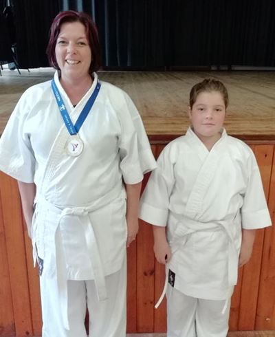 Plaaslike karatekas presteer puik