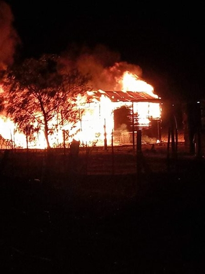 Vrou sterf in brand
