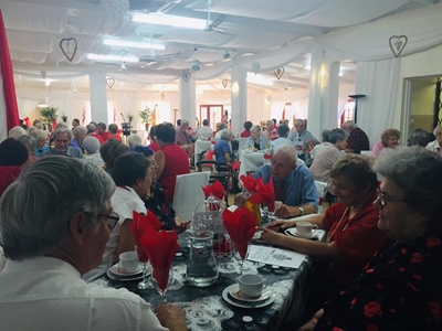 Senior burgers vier die liefde