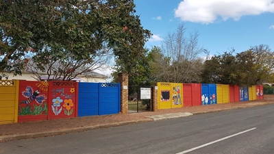 Gaan lig die teekoppies vir kinders