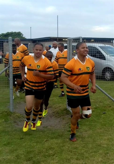 Central Vets play curtain raiser in PE