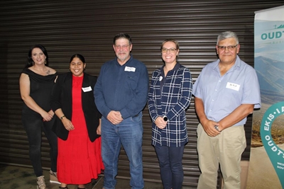 Oudtshoorn-besigheidskamer betrokke en relevant