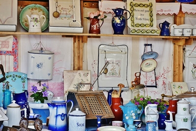 Kenani soek items vir witolifantverkoping