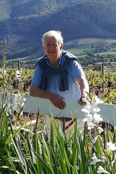 Geologist presents his book in Graaff-Reinet