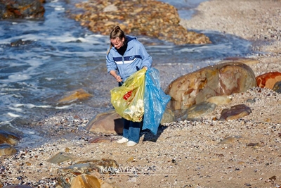 Successful beach clean-up at the Point