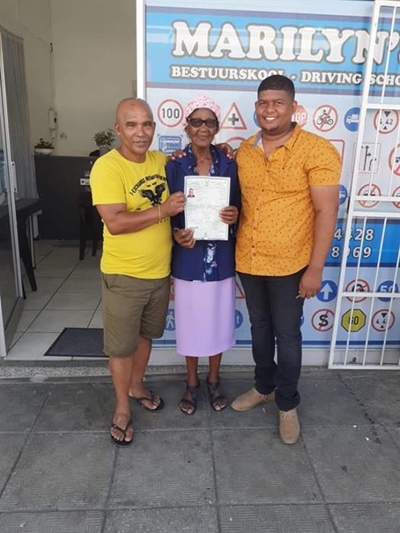 Ouma Ina (79) kry leerlinglisensie