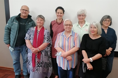 Author brings book to Oudtshoorn
