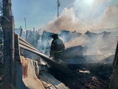 Fire destroys eight structures, 17 people displaced