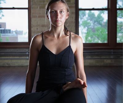 Benefits and risks of hot yoga 