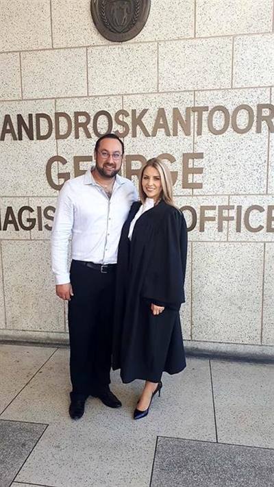 Advokaat Thelma gaan vir oulaas sing