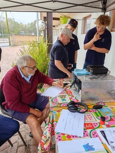 Voortrekkers leer meer oor radiokommunikasie by CQ Hou Koers