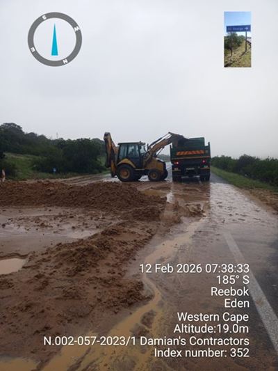 Sand on N2 results in brief road closure, one lane now open