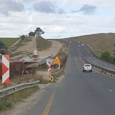 Work on N2 Gwaiing bridge standing still - again