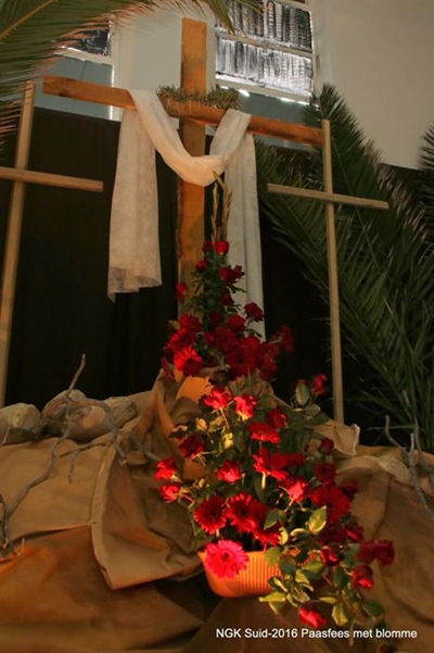 Paastyd met 'n blommefees gevier