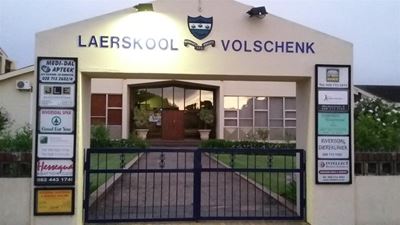 Leerkrag positief vir Covid-19 