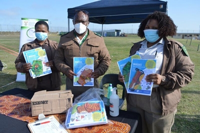 Youth centre blesses the aged with face masks