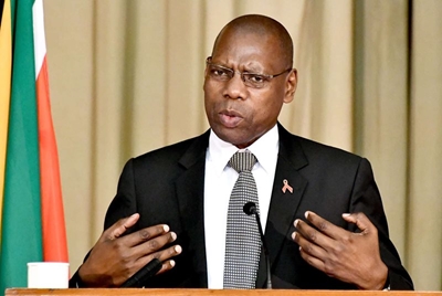 Zweli Mkhize denies friendship with aides who irregularly scored multimillion rand gvt contracts
